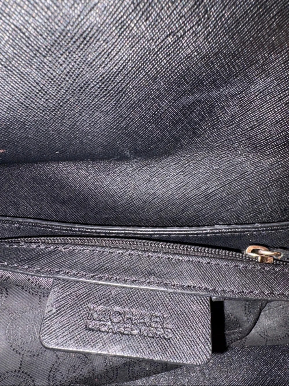 👛 Michael Kors Black Crossbody with Gold Hardware👛
